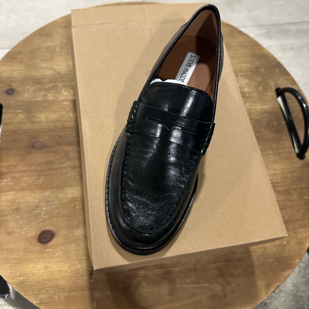 Steve Madden Black Leather Slip-On Loafers